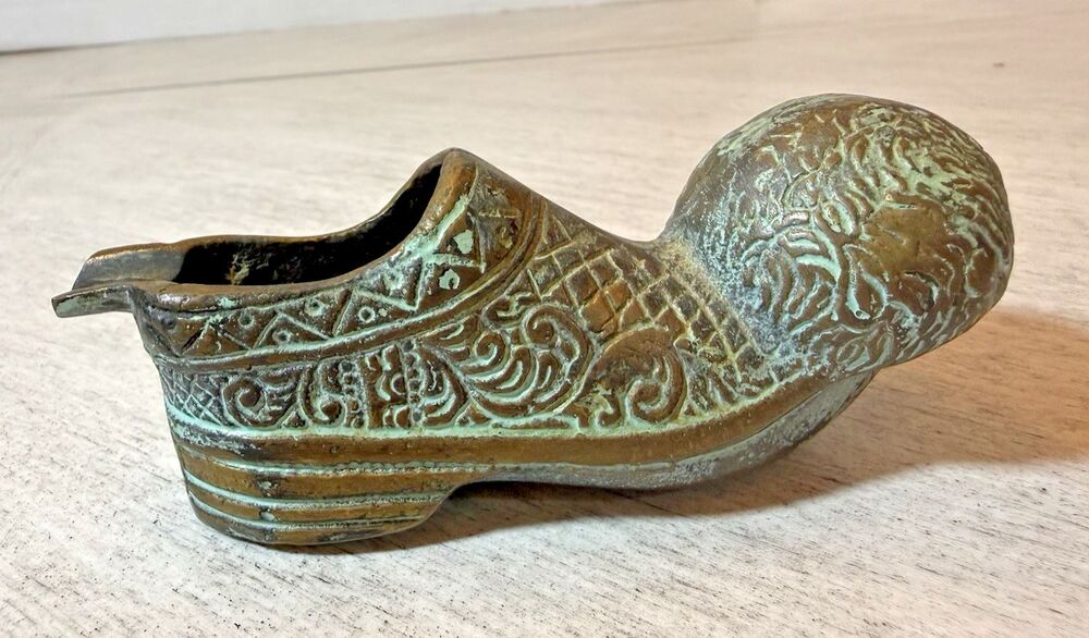 Brass Ashtray Shoe Cigarette Holder Metal Design Home Decor Vintage - Picture 2 of 14